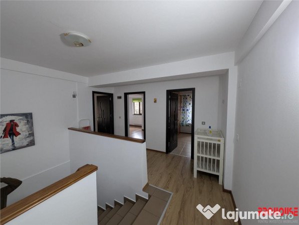 Vila in oras - apartament 3 camere - curte