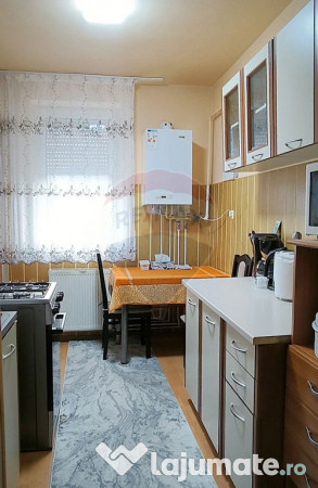 Apartament 3 camere decomandate – zonă excelentă, car...