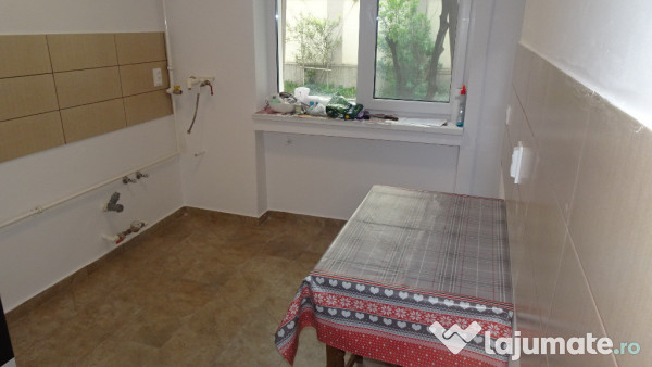Inchiriez apartament 2 camere in Deva, zona ultracentrala, parter, 