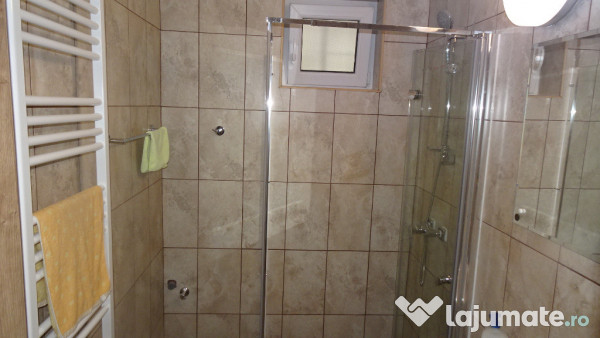 Inchiriez apartament 2 camere in Deva, zona ultracentrala, parter, 