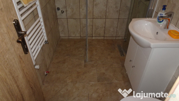 Inchiriez apartament 2 camere in Deva, zona ultracentrala, parter, 