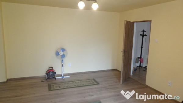 Inchiriez apartament 2 camere in Deva, zona ultracentrala, parter, 