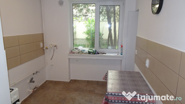 Inchiriez apartament 2 camere in Deva, zona ultracentrala, parter, 