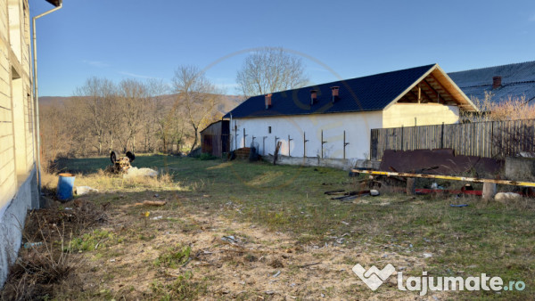 Casa generoasa cu teren de 1186 mp intravilan-Retevoiesti -P 