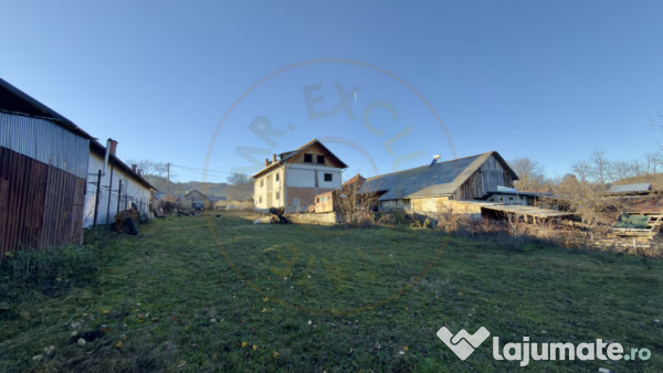 Casa generoasa cu teren de 1186 mp intravilan-Retevoiesti -P 