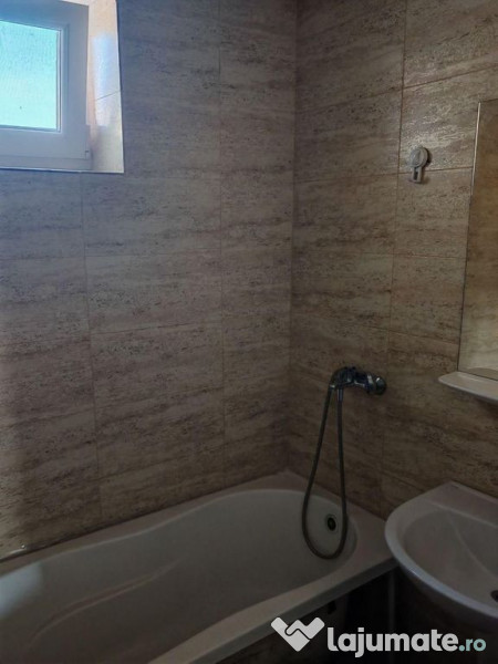 APARTAMENT 3 CAMERE DECOMANDAT ZONA PENINSULA/ PIATA OVIDIU 