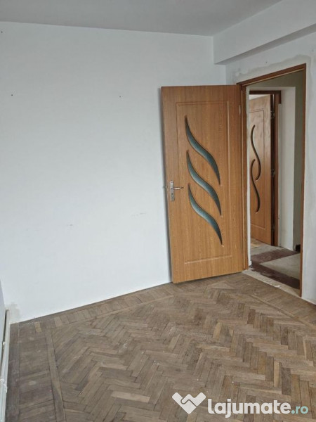 APARTAMENT 3 CAMERE DECOMANDAT ZONA PENINSULA/ PIATA OVIDIU 