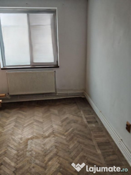 APARTAMENT 3 CAMERE DECOMANDAT ZONA PENINSULA/ PIATA OVIDIU 