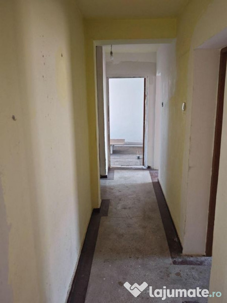 APARTAMENT 3 CAMERE DECOMANDAT ZONA PENINSULA/ PIATA OVIDIU 