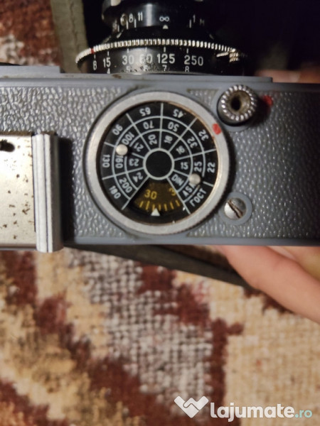 Aparat foto arata foarte bine 