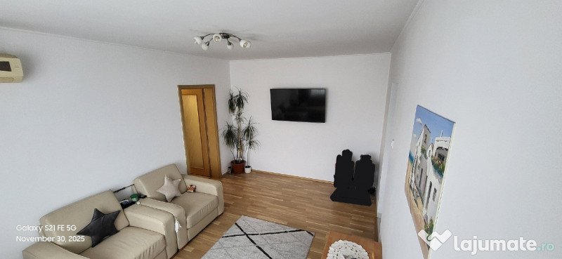Proprietar apartament 3 camere,semidecomandat,etaj 9din10,central