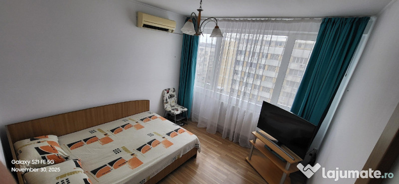 Proprietar apartament 3 camere,semidecomandat,etaj 9din10,central