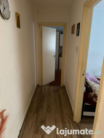 Apartament cu 3 camere de vanzare, situat in zona Inel 2 - G