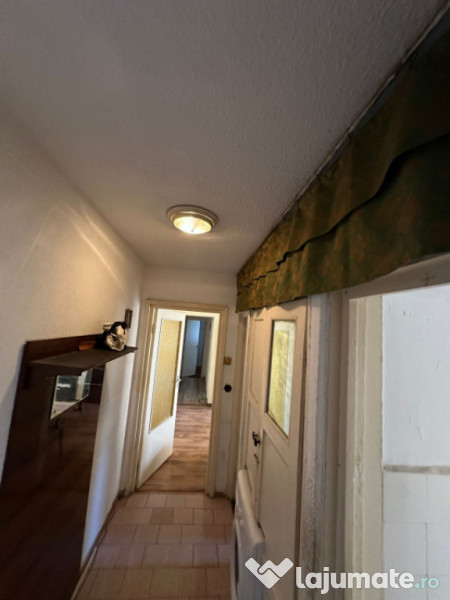 Apartament cu 3 camere de vanzare, situat in zona Inel 2 - G