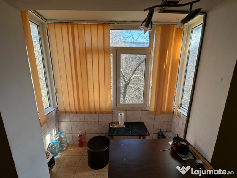 Apartament cu 3 camere de vanzare, situat in zona Inel 2 - G
