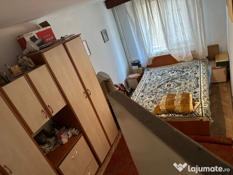 Apartament cu 3 camere de vanzare, situat in zona Inel 2 - G