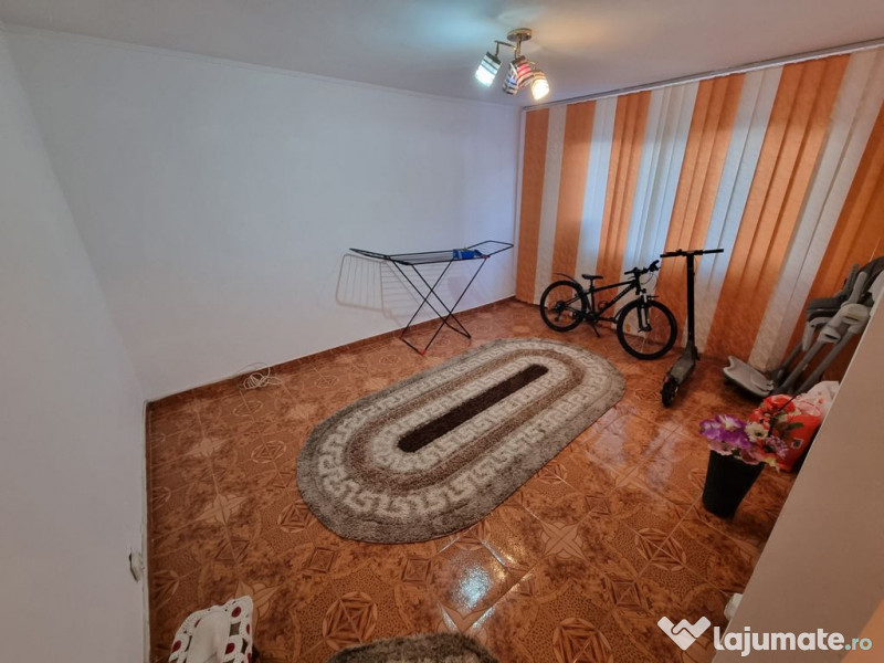 Apartament decomandat 3 camere ,zona CET 