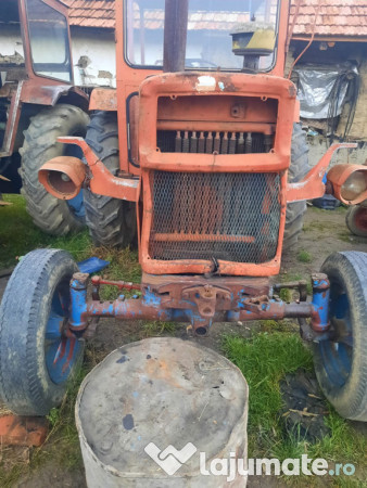 Tractor UTB 650 cu frâne duble 