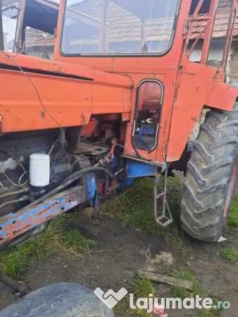 Tractor UTB 650 cu frâne duble 