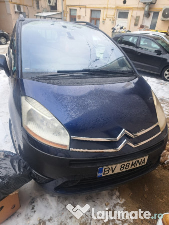 Trei mașini Citroen c4 picasso si altele