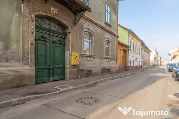 Apartament central la casă, spațios, ideal pentru famil... 