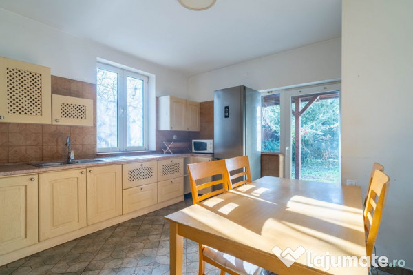 Apartament central la casă, spațios, ideal pentru famil... 