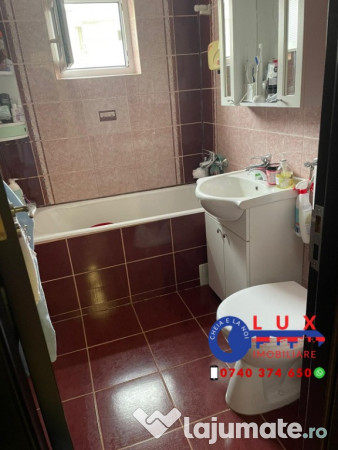 ID 624 Apartament 3 camere DE INCHIRIAT
