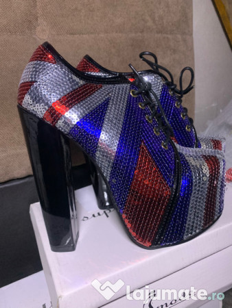 Pantofi cu toc înalt