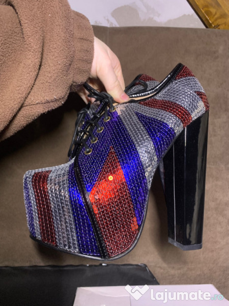 Pantofi cu toc înalt