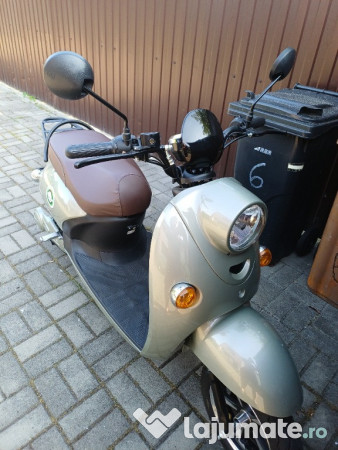 Scuter electric 2000 w, 500 km la bord, an fab. 2025. Fara permis. 