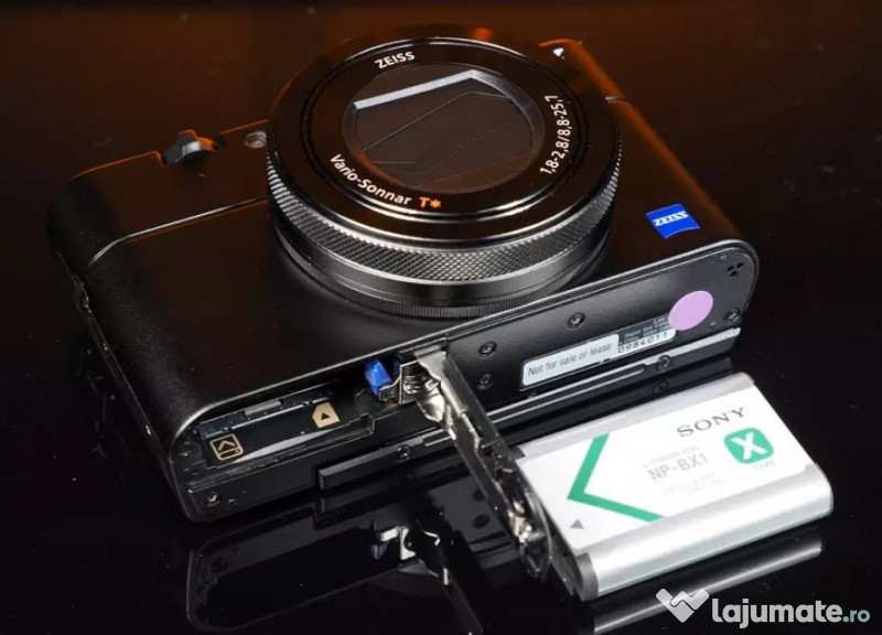 Sony RX100 Mark V + Carcasa Subacvatica Sea Frogs + accesorii 