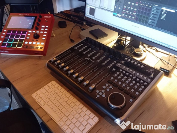 Behringer X-Touch (controller DAW) 