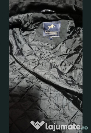 Geaca impermeabila nouă 