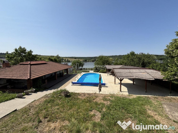 Proprietate de patrimoniu pe malul lacului Paleu - Teren...