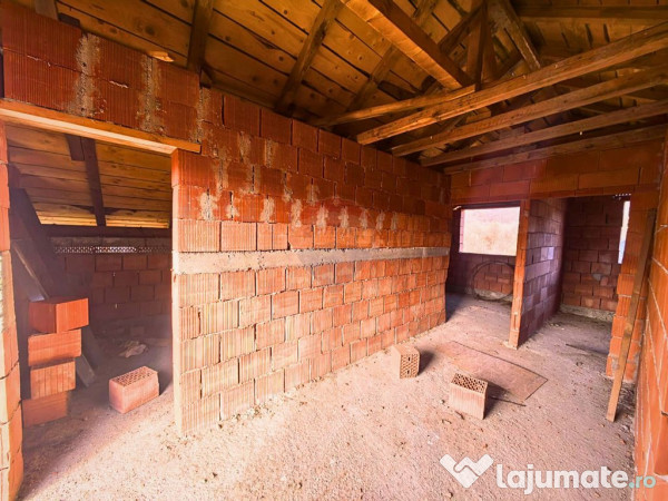 Casă P+M la roșu de vânzare – Tăuții-Măgherăuș