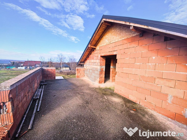 Casă P+M la roșu de vânzare – Tăuții-Măgherăuș