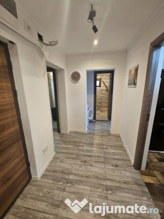 Apartament 3 camere, renovat total în 2023, mobilat și uti 
