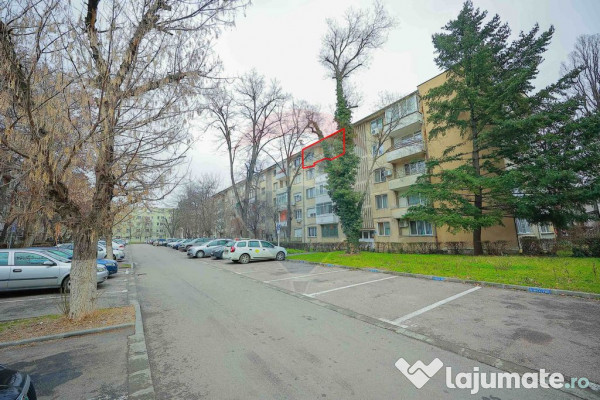 De vânzare apartament cu 2 camere, renovat, în zona Rog...