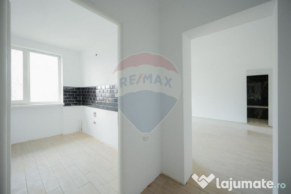De vânzare apartament cu 2 camere, renovat, în zona Rog...