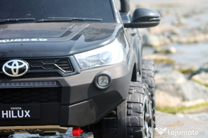 Masinuta electrica pentru 2 copii Toyota Hilux 4WD #Black 