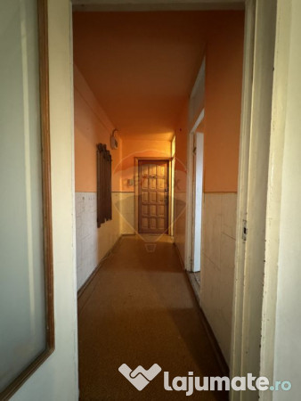 Apartament pe Str. Călugăreni, 2 camere, et.3 