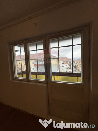 Apartament pe Str. Călugăreni, 2 camere, et.3 