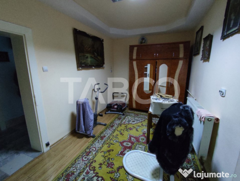 Casa cu spatii comerciale de vanzare in Sibiu Lacul Binder 