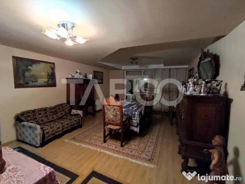 Casa cu spatii comerciale de vanzare in Sibiu Lacul Binder 