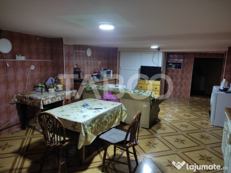 Casa cu spatii comerciale de vanzare in Sibiu Lacul Binder 