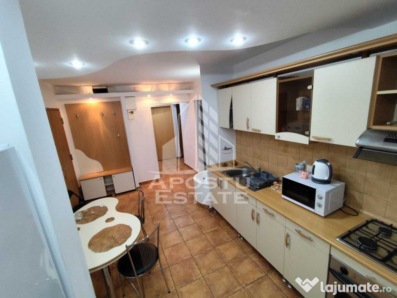 Apartament cu 3 camere, decomandat,centrala proprie,Spita...