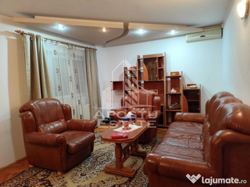 Apartament cu 3 camere, decomandat,centrala proprie,Spita...