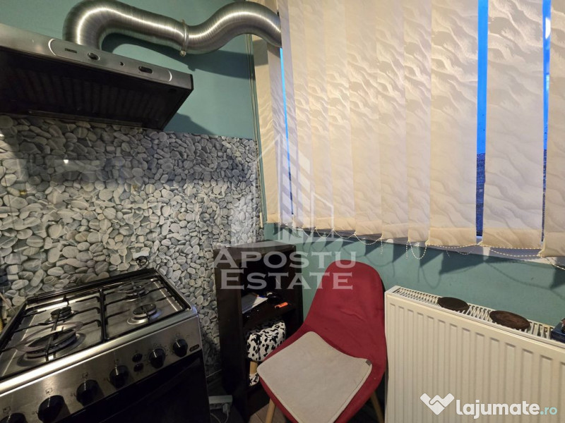 Apartament decomandat, 2 camere, etaj intermediar, Lipovei