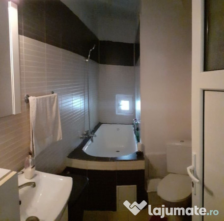 Apartament de vanzare, situat in zona Gara, vis-a-vis de par 