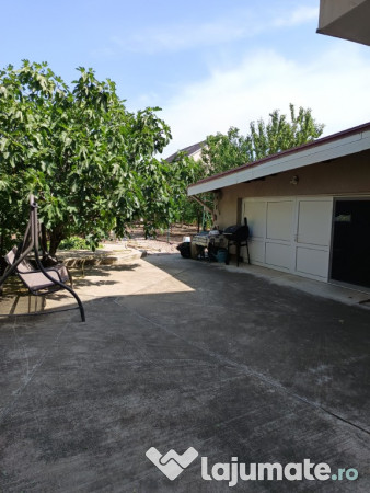 Otopeni central vila p+1 (400mp cu 3 apartamente) si 1000mp.teren 